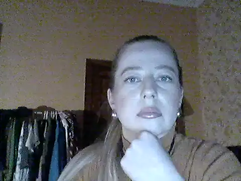 Snapshot of Miralisse chatting on 02/28/26, 10:33 Miralisse online show from 02/28/26, 10:33