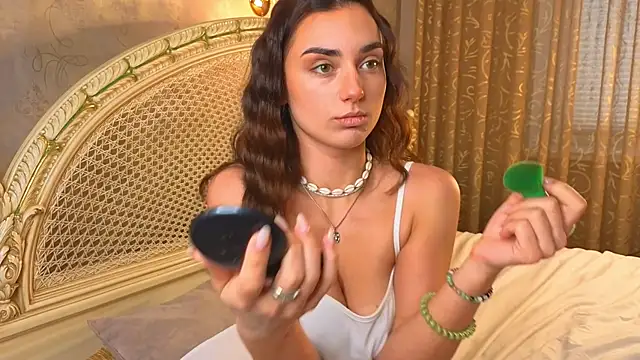 Snapshot of MinnaShummon chatting on 01/11/26, 09:58 MinnaShummon online show from 01/11/26, 09:58