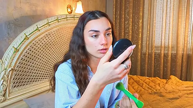 Snapshot of MinnaShummon chatting on 01/12/26, 10:09 MinnaShummon online show from 01/12/26, 10:09