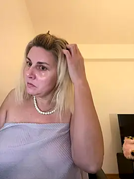 Snapshot of Amelia9798 chatting on 01/08/26, 06:59 Amelia9798 online show from 01/08/26, 06:59