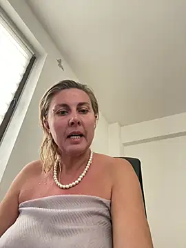 Snapshot of Amelia9798 chatting on 01/10/26, 08:27 Amelia9798 online show from 01/10/26, 08:27