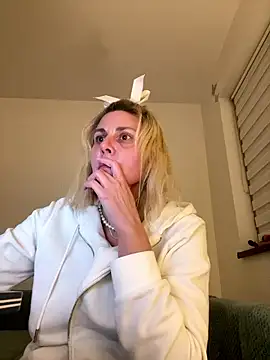 Snapshot of Amelia9798 chatting on 01/15/26, 08:23 Amelia9798 online show from 01/15/26, 08:23