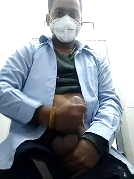 Snapshot of your_hot_dady chatting on 01/05/26, 06:00 your hot dady online show from 01/05/26, 06:00