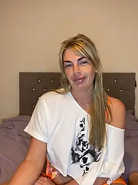 Scarlett the girlnextdoor online show from 05/11/26, 08:17