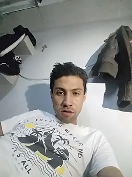 Snapshot of AlejandreBy chatting on 04/11/26, 02:27 AlejandreBy online show from 04/11/26, 02:27