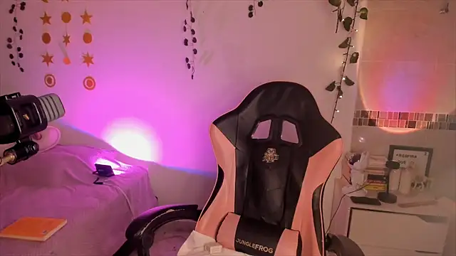 Snapshot of Pisces_angel chatting on 02/23/26, 02:20 Pisces angel online show from 02/23/26, 02:20