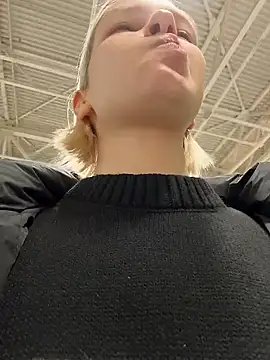 Snapshot of AshleyMur chatting on 01/18/26, 04:05 AshleyMur online show from 01/18/26, 04:05