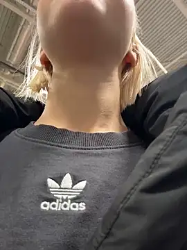 Snapshot of AshleyMur chatting on 01/19/26, 04:16 AshleyMur online show from 01/19/26, 04:16