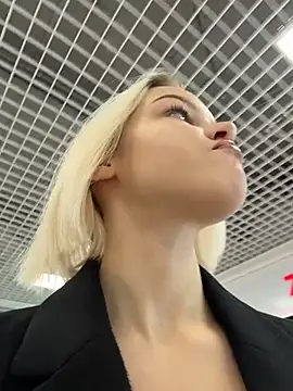 Snapshot of AshleyMur chatting on 02/16/26, 04:30 AshleyMur online show from 02/16/26, 04:30