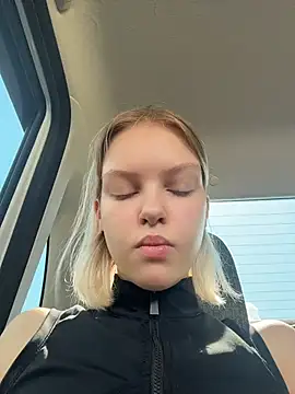 Snapshot of AshleyMur chatting on 06/29/26, 04:41 AshleyMur online show from 06/29/26, 04:41