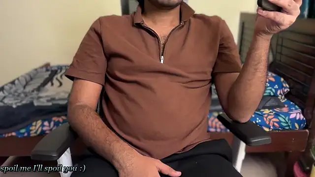 Snapshot of Ruthless_guyy chatting on 06/19/26, 06:45 Ruthless guyy online show from 06/19/26, 06:45