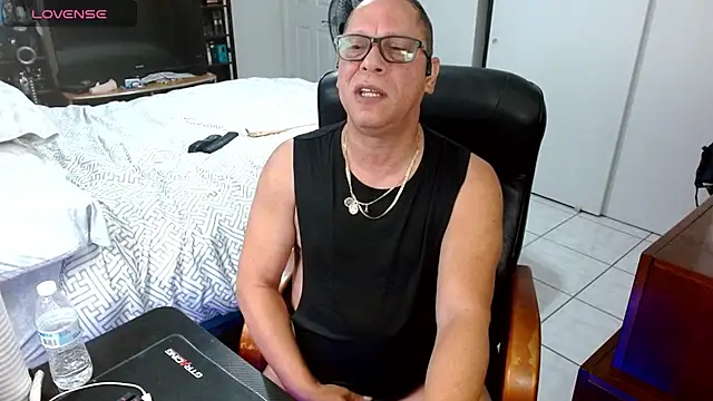 Snapshot of Daddy_1970 chatting on 03/31/26, 09:32 Daddy 1970 online show from 03/31/26, 09:32