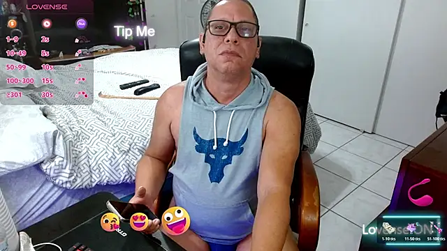 Snapshot of Daddy_1970 chatting on 04/01/26, 07:53 Daddy 1970 online show from 04/01/26, 07:53