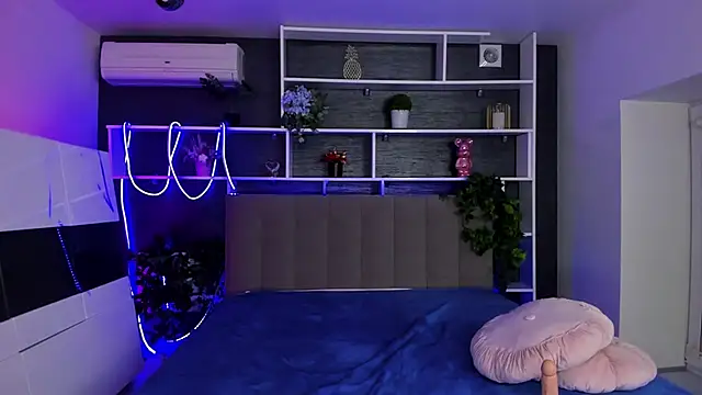 Snapshot of StephieRousee chatting on 02/25/26, 06:28 StephieRousee online show from 02/25/26, 06:28