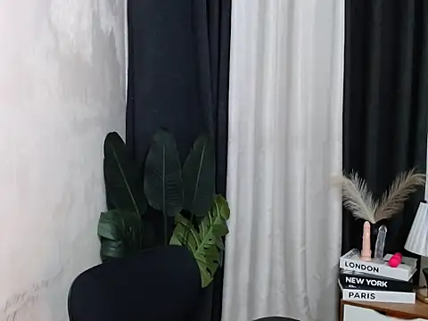 Pretty Lys online show from 04/04/26, 09:51