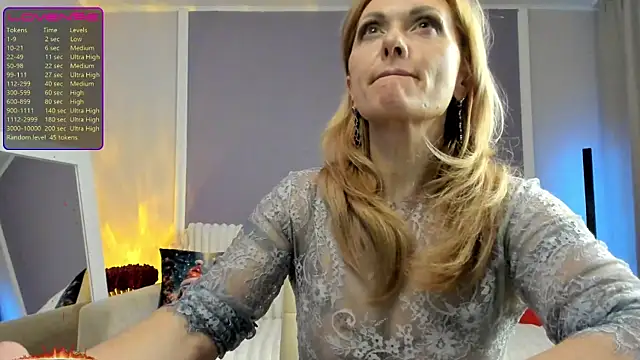 Monika-peach online show from 04/28/26, 09:20