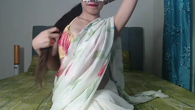 Snapshot of Hottie_heer chatting on 04/27/26, 05:22 Hottie heer online show from 04/27/26, 05:22