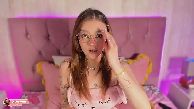 alyy cut3 online show from 04/16/26, 09:39