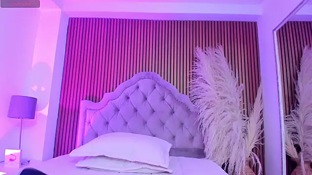 Violett hott  online show from 03/06/26, 12:23