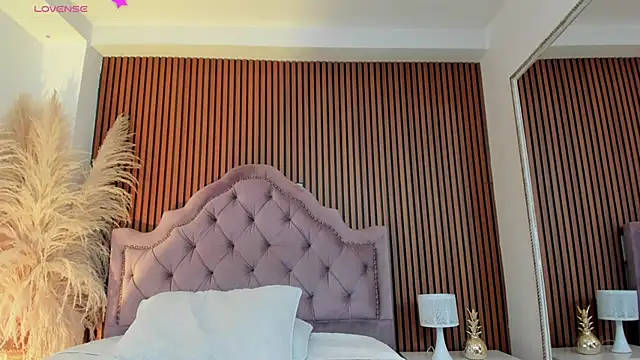 Violett hott  online show from 03/24/26, 12:43