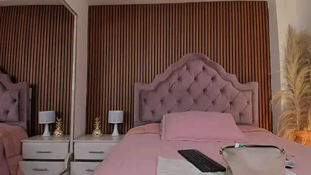 Violett hott  online show from 04/11/26, 12:31