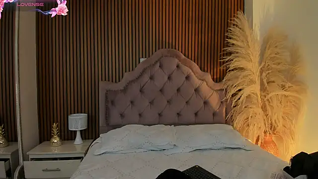 Violett hott  online show from 04/16/26, 12:17