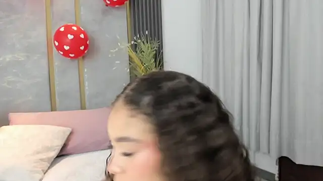 Snapshot of CamilaCastillo chatting on 02/14/26, 12:46 CamilaCastillo online show from 02/14/26, 12:46