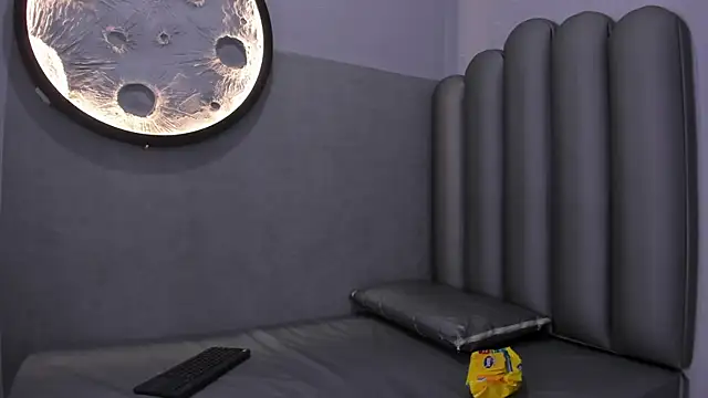 Snapshot of Luna__02 chatting on 02/18/26, 12:01 Luna 02 online show from 02/18/26, 12:01