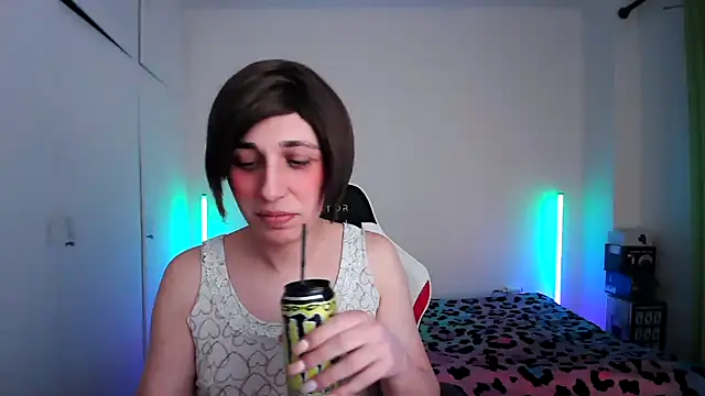 HoneyValentine online show from 04/17/26, 08:23