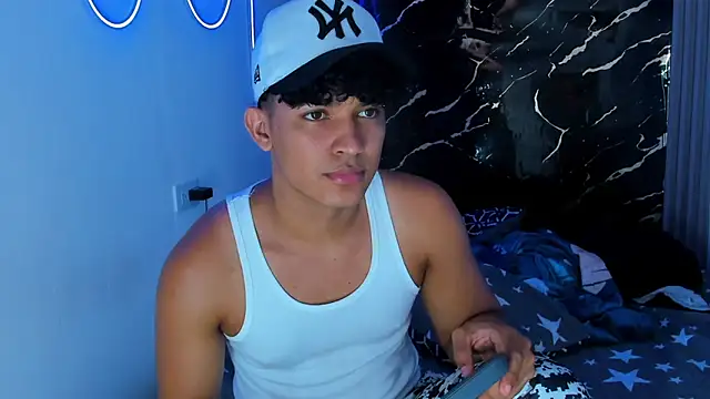 Snapshot of jamescurly00 chatting on 01/06/26, 10:01 jamescurly00 online show from 01/06/26, 10:01