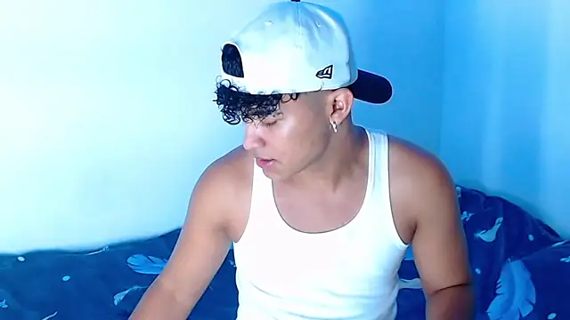 Snapshot of jamescurly00 chatting on 02/02/26, 06:34 jamescurly00 online show from 02/02/26, 06:34