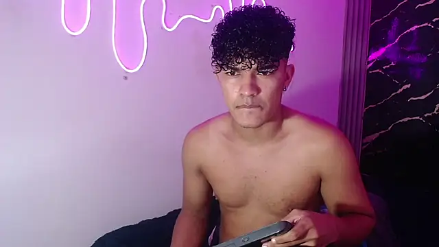 Snapshot of jamescurly00 chatting on 02/15/26, 05:26 jamescurly00 online show from 02/15/26, 05:26