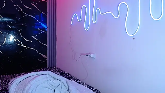 Snapshot of jamescurly00 chatting on 02/17/26, 07:27 jamescurly00 online show from 02/17/26, 07:27