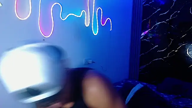 Snapshot of jamescurly00 chatting on 02/21/26, 09:32 jamescurly00 online show from 02/21/26, 09:32