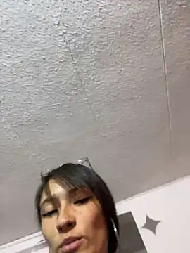Snapshot of Michelle_ec chatting on 05/11/26, 04:04 Michelle ec online show from 05/11/26, 04:04