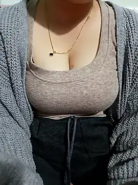 Tulip Giang online show from 01/11/26, 03:39