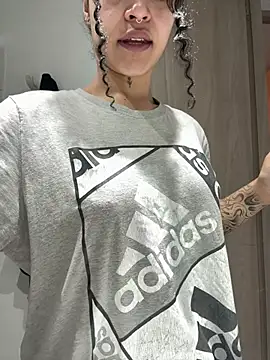 crystal dlun online show from 03/22/26, 02:42