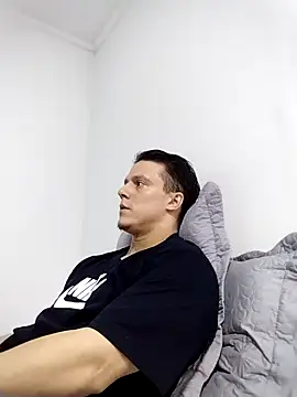 RAFAELQUINTEROSCAVALHEI online show from 04/21/26, 04:34