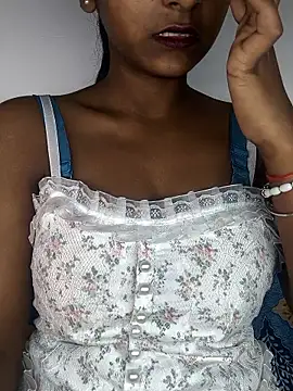 Snapshot of Royal-girl78 chatting on 01/09/26, 03:48 Royal-girl78 online show from 01/09/26, 03:48