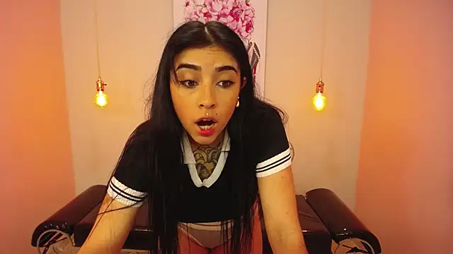 Snapshot of Adri_gomez_x chatting on 04/25/26, 01:14 Adri gomez x online show from 04/25/26, 01:14