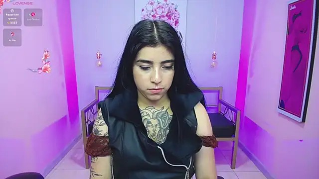 Snapshot of Adri_gomez_x chatting on 05/15/26, 12:23 Adri gomez x online show from 05/15/26, 12:23