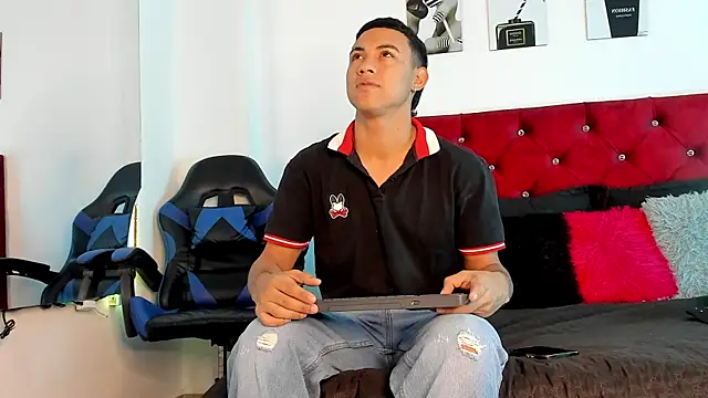 Liamsubtle01 online show from 04/22/26, 11:12