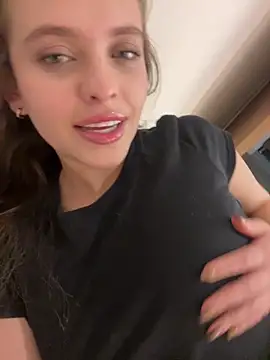 Snapshot of MARiana2619 chatting on 02/20/26, 05:04 MARiana2619 online show from 02/20/26, 05:04