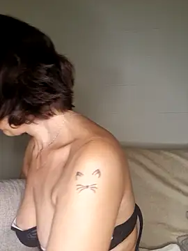 larizinha2026 online show from 02/03/26, 03:26