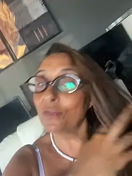 Snapshot of Annalua73 chatting on 02/07/26, 06:44 Annalua73 online show from 02/07/26, 06:44