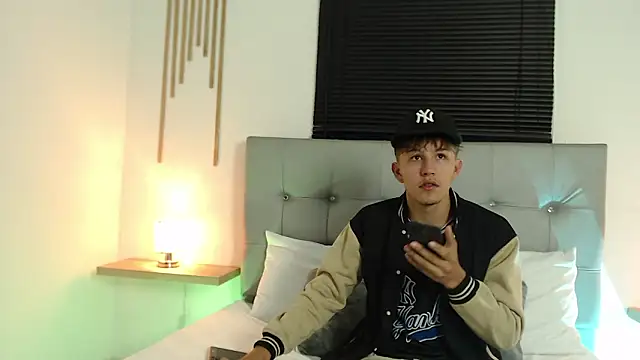 Snapshot of johnny_blake_ chatting on 02/03/26, 02:53 johnny blake online show from 02/03/26, 02:53