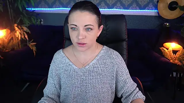 Dafni Monn online show from 11/29/25, 01:47