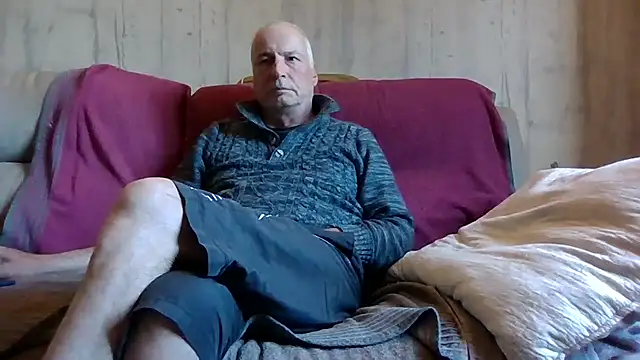 Helinetrav online show from 04/25/26, 05:21