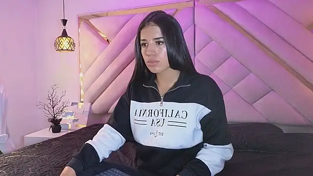 zoevg online show from 04/24/26, 01:13