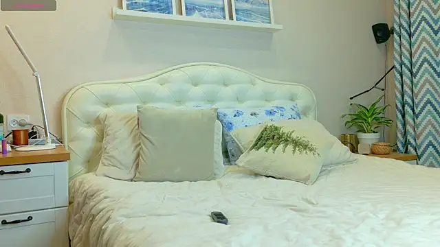 Snapshot of LadySweetWife chatting on 02/15/26, 02:19 LadySweetWife online show from 02/15/26, 02:19